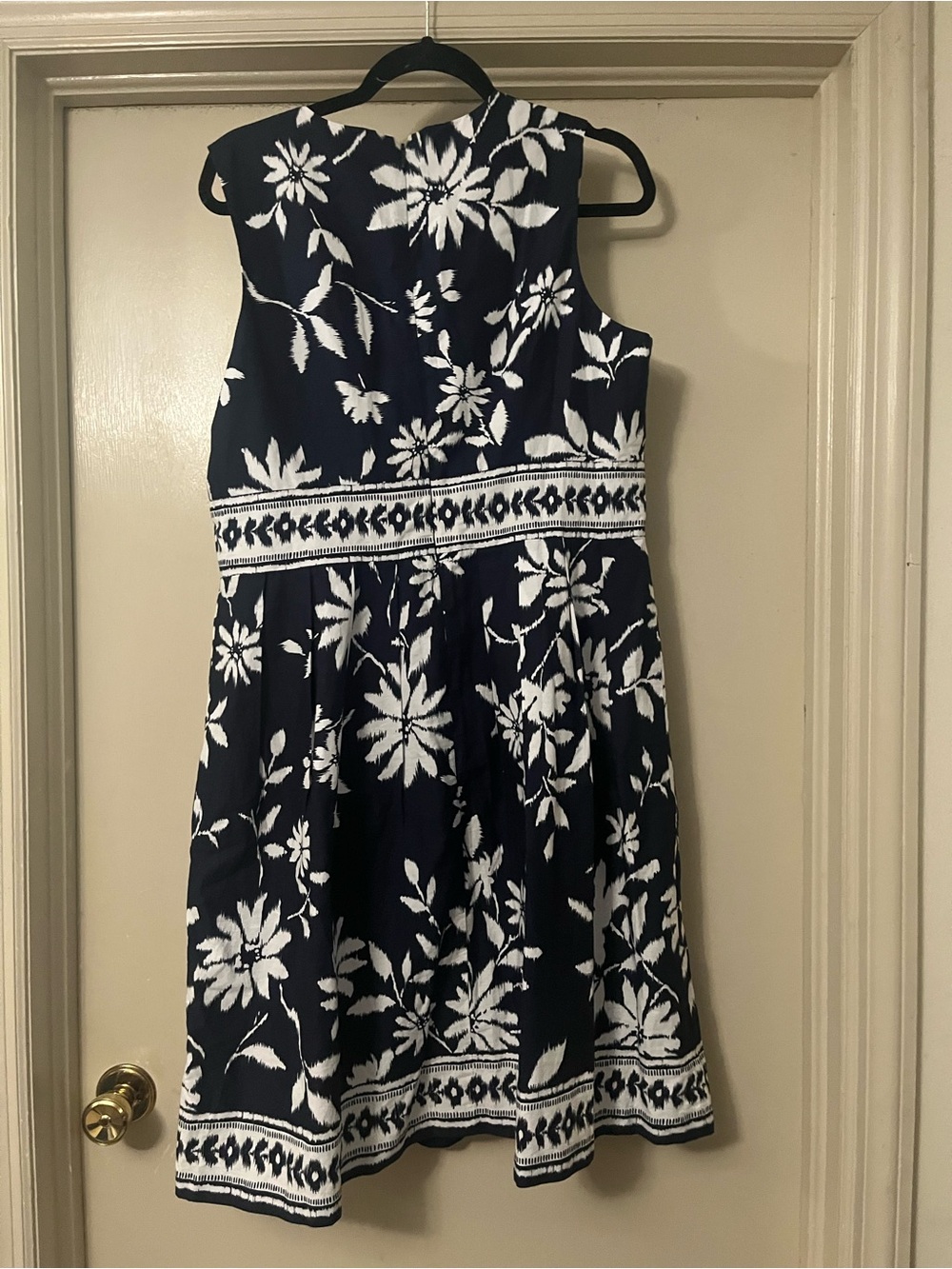 Chadwicks Navy and White Floral Sleeveless Midi Dress - Picture 3 of 3